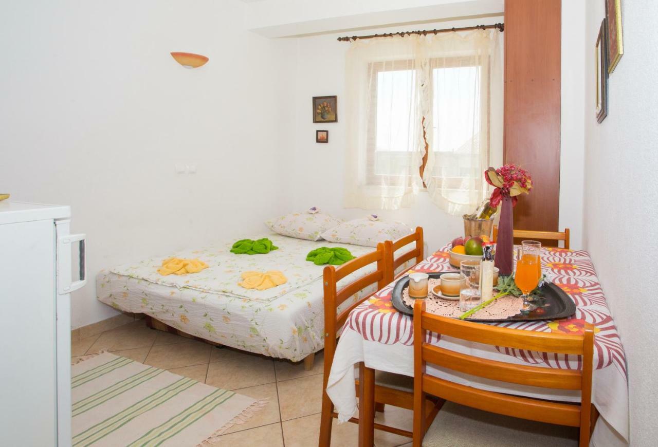 Apartments Mihic Makarska Exterior foto
