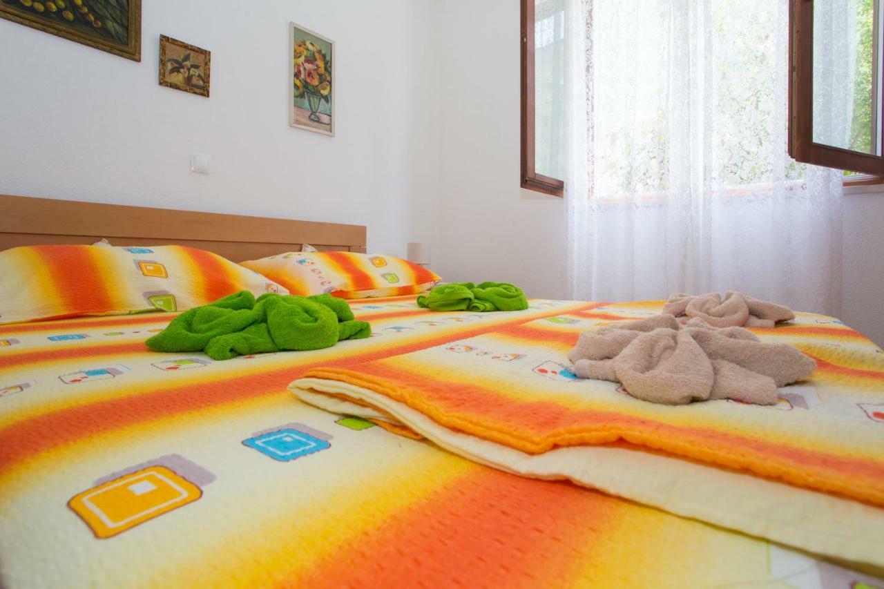 Apartments Mihic Makarska Exterior foto