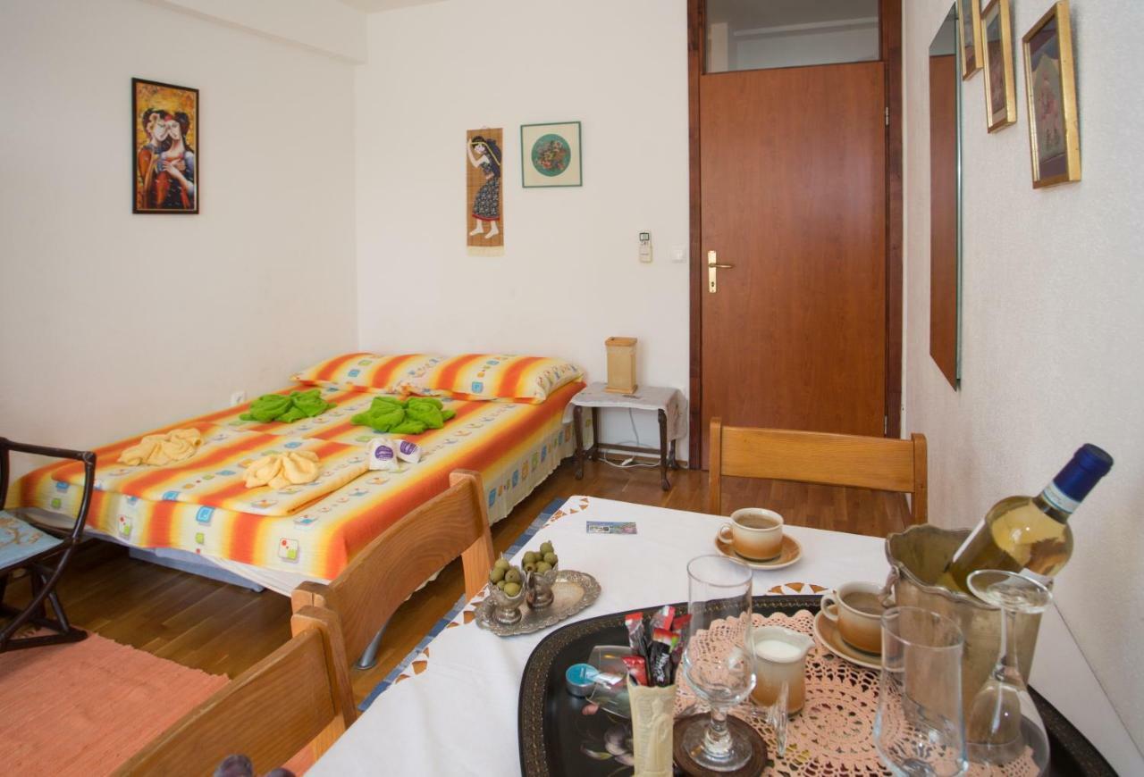 Apartments Mihic Makarska Exterior foto