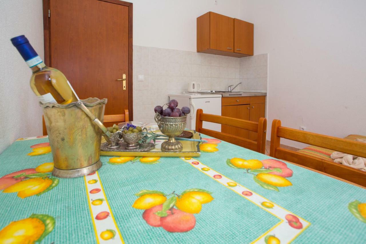 Apartments Mihic Makarska Exterior foto