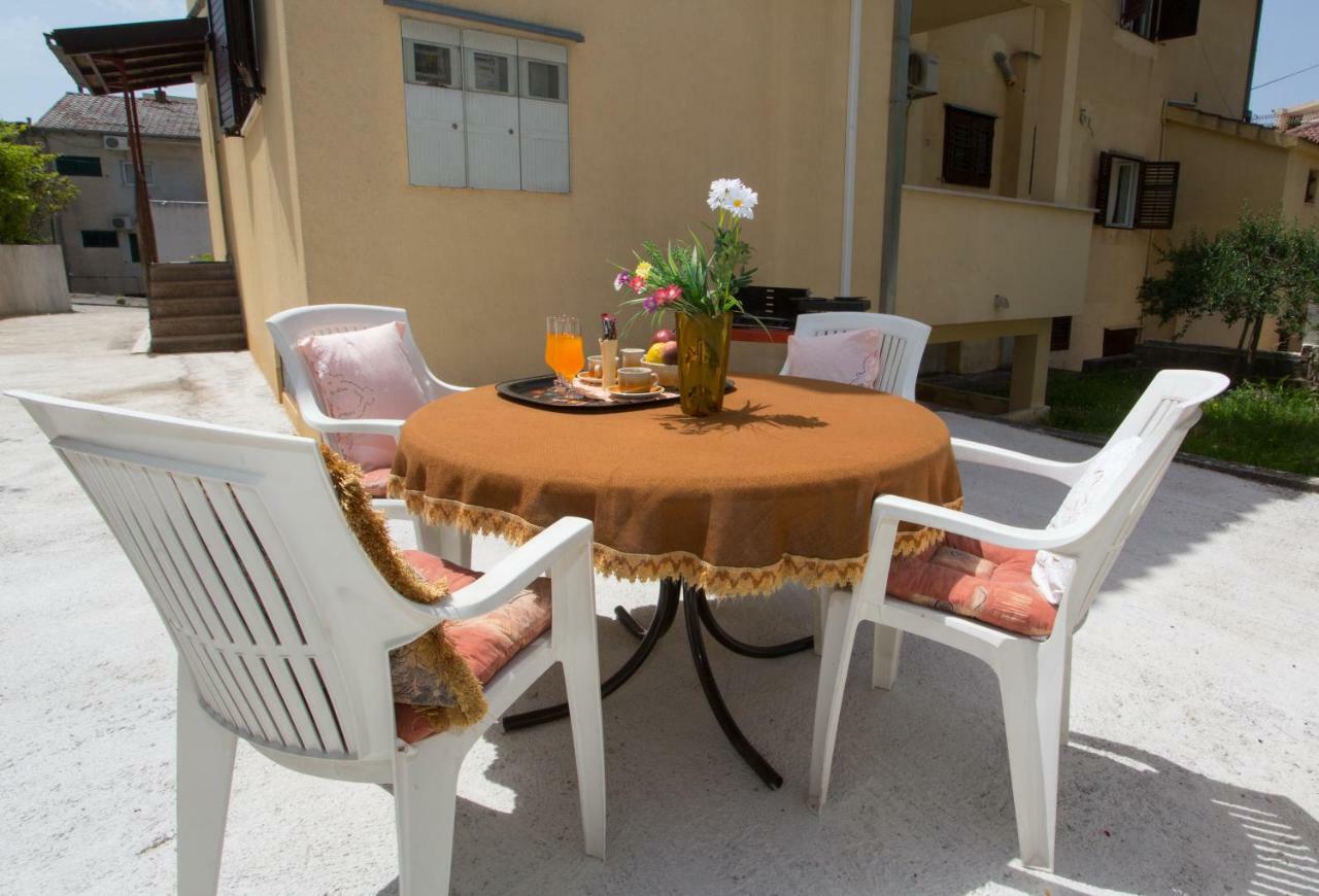 Apartments Mihic Makarska Exterior foto